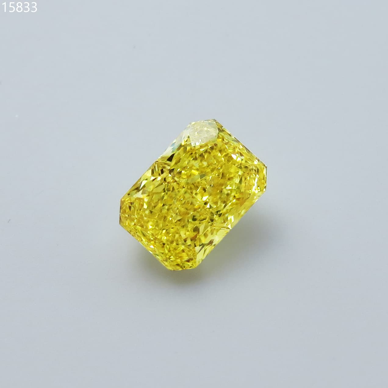 1.23 ct, FANCY VIVID YELLOW, RADIANT, VVS2