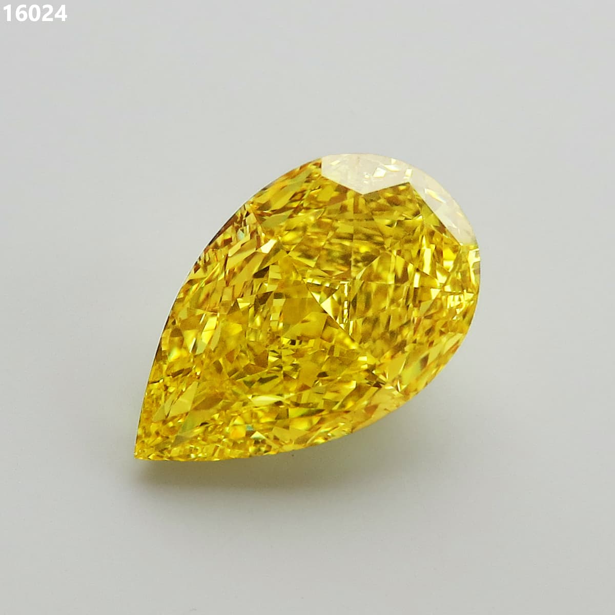 6.59 ct, FANCY VIVID YELLOW, PEAR, VS1