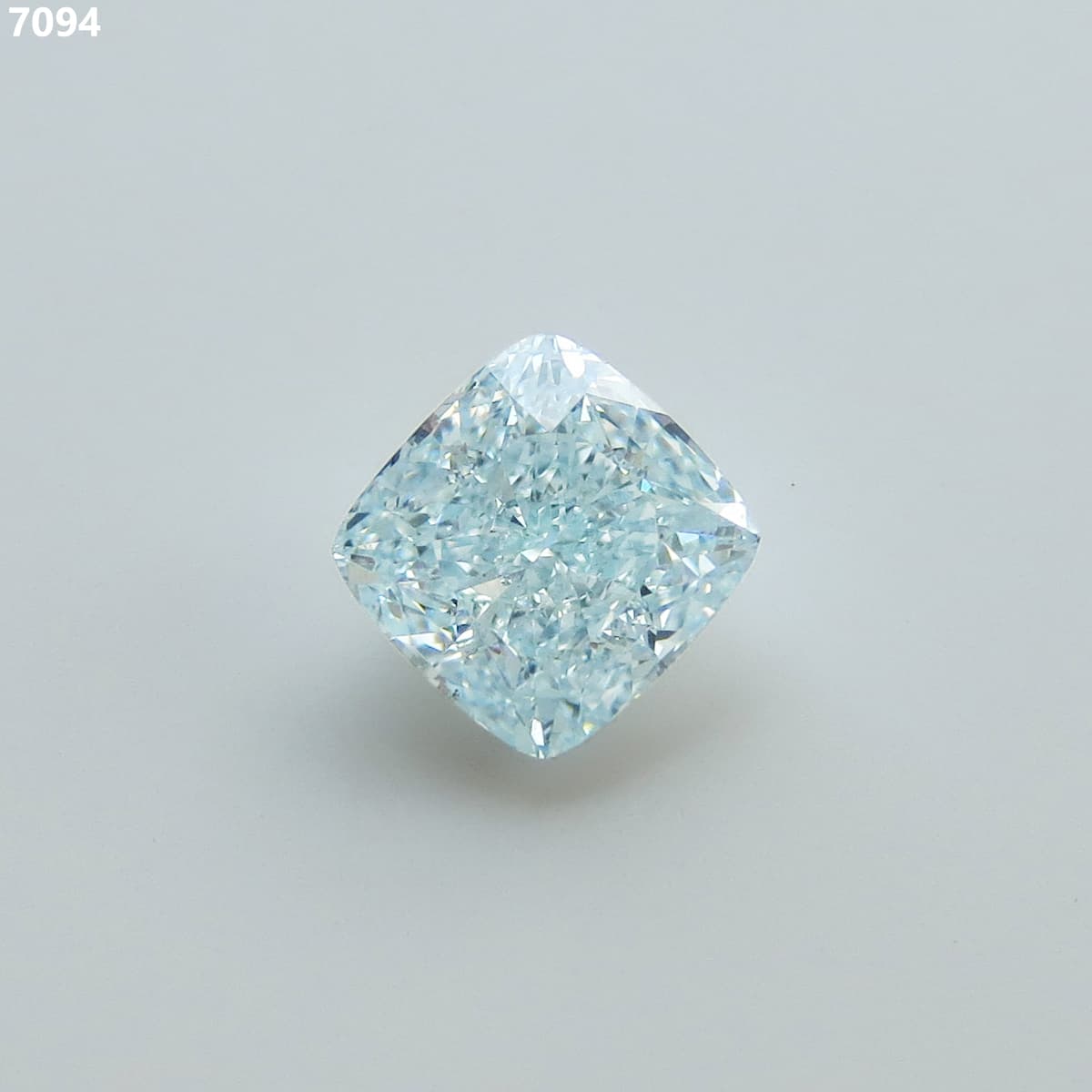 1.51 ct, FANCY GREENISH BLUE, CUSHION, VS2